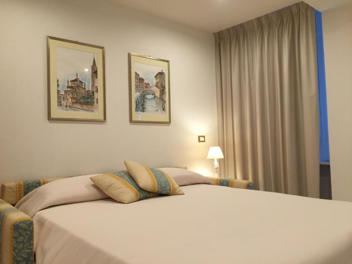 Genovese Villa Elena Appartamenti Varazze Eksteriør billede